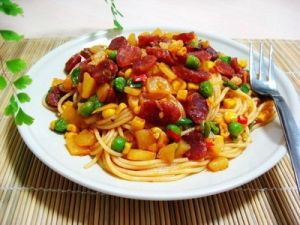 香腸炒意大利麵 香腸炒意大利麵