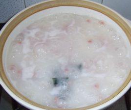 臘腸皮蛋粥 臘腸皮蛋粥