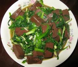 韭菜炒血豆腐 韭菜炒血豆腐