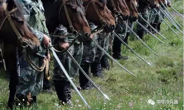 騎兵不死:中國最後的騎兵部隊,每一刻都為作戰而準備! 騎兵不死:中國最後的騎兵部隊,每一刻都為作戰而準備!