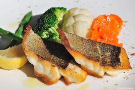 香煎海鱸魚 香煎海鱸魚