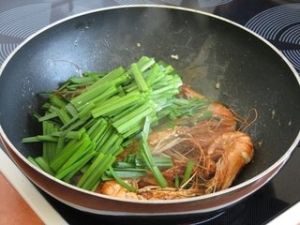 大蝦烹韭菜