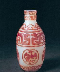 白套紅玻璃鳳紋瓶