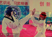 李曉飛與保劍鋒第3集跆拳道對打