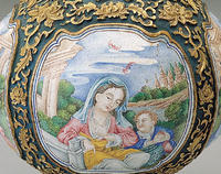 清乾隆內填琺瑯番蓮紋瓶