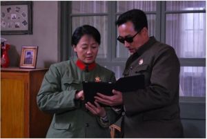 楊立新、王姬飾演主人公父母