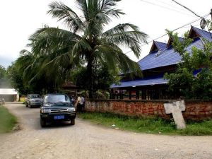 曼掃景村-進村道路