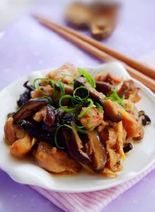 蒸木耳香菇雞