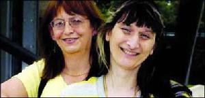 45歲的詹妮&middot;貝利(右)和現年49歲的“市長夫人”詹妮弗&middot;李德。