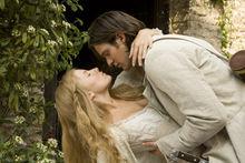 西耶娜·米勒參演的《星塵》劇照