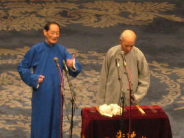王文玉（左）