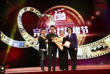 泗州戲武旦皇后李寶鳳（右二）