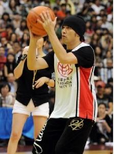 　姚基金慈善籃球賽 周杰倫耍帥投籃