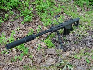 加消音器的M82-A1型狙擊步槍