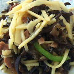木耳萵筍炒肉絲 木耳萵筍炒肉絲