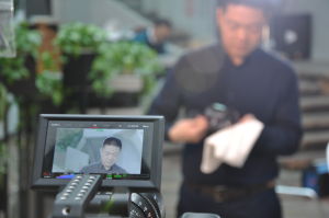 杭幸聰在拍攝紀錄片