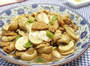 瘦肉炒蘑菇胡蘿蔔末 瘦肉炒蘑菇胡蘿蔔末