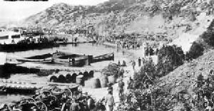 軍隊與補給品被圍困在安扎斯灣邊一塊狹窄的海灘上