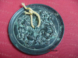 戰國鑲嵌式模鑄鏤空蟠螭鏡 戰國鑲嵌式模鑄鏤空蟠螭鏡