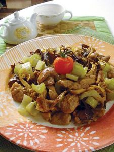 益氣金針木耳炒瘦肉 益氣金針木耳炒瘦肉