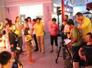 體驗記者攝像工作