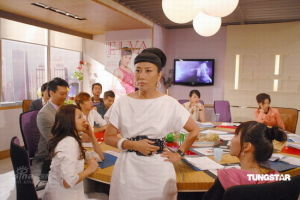 《野蠻師奶大戰戈師奶》