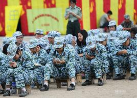 北大軍訓低頭族 北大軍訓低頭族