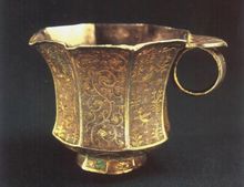 蔓草花鳥紋八棱銀杯 蔓草花鳥紋八棱銀杯