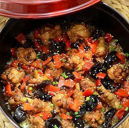 雞肉煲仔飯 雞肉煲仔飯