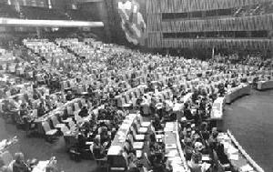 1995年5月11日，在聯合國總部舉行的《不擴散核武器條約》會議，決定無限期延長該條約。