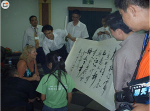 為悅海庫提斯贈送禮物