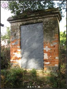 贛縣茅店樟樹壩革命烈士紀念塔