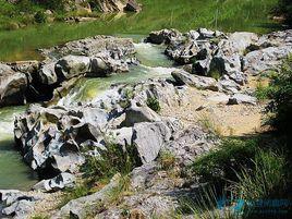 信宜市龍玄峽漂流景區 信宜市龍玄峽漂流景區