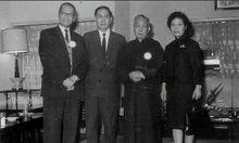 君翁與馬思聰伉儷、梁寒操等合影留念