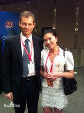 星宇與政商名流合照