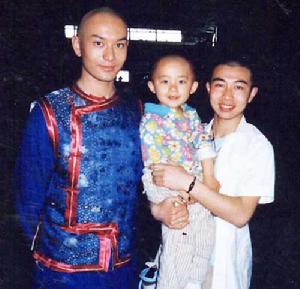 唐沁宇為《還珠格格3》劇組化妝