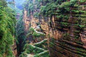 己衣大裂谷 己衣大裂谷