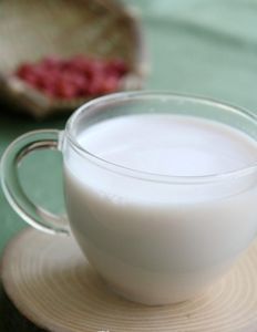 銀耳杏仁花生露 銀耳杏仁花生露