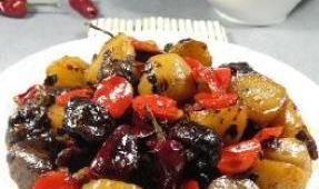 小土豆燜小香菇