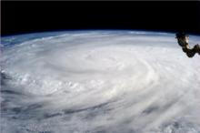 國際太空站下的颱風海燕