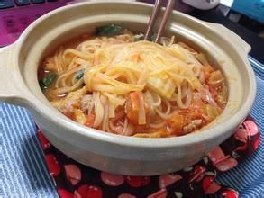 煲仔悶面 煲仔悶面