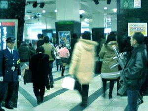 人群狙擊罪犯 人群狙擊罪犯