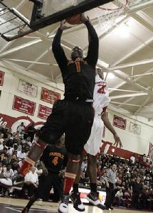 雷納多&middot;西德尼在上籃