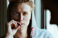 亨利克·霍爾姆參演作品劇照