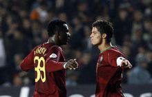 2007國家隊，與C羅配合，各進一球