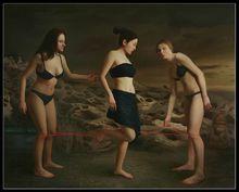 王龍軍油畫作品（三人行－紅繩遊戲）