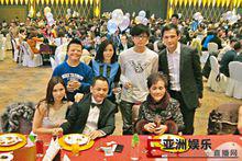 崩牙駒(前左二)