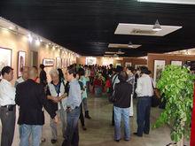 張雄書畫院觀眾賞畫現場