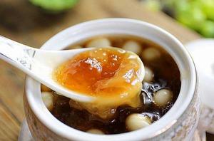 桃膠紅棗燉銀耳蓮子 桃膠紅棗燉銀耳蓮子