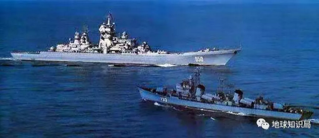 1985年基洛夫級巡洋艦伏龍芝號前往海參崴歸建